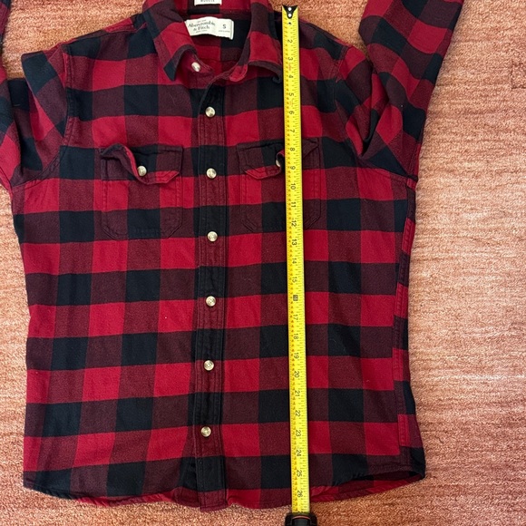 Abercrombie & Fitch Red and Black Casual Button Down Shirt - Picture 5 of 6